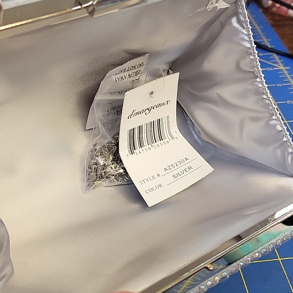 Elegant Silver & Rhinestone Handbag 7x5x3.5 New - Picture 4 of 6